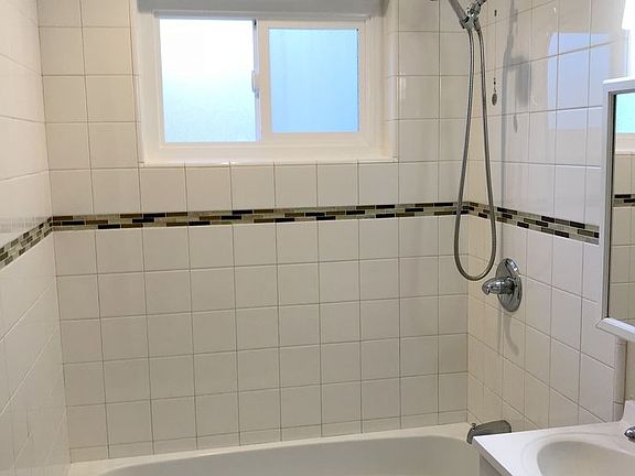 4th image of 4850 Hamilton Ave APT 06