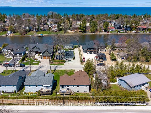 2nd image of 35 Edgewater Rd