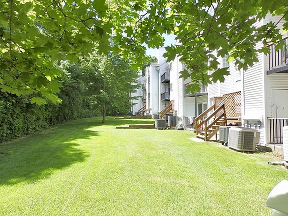 4th image of 116 Tall Oaks Dr Unit B