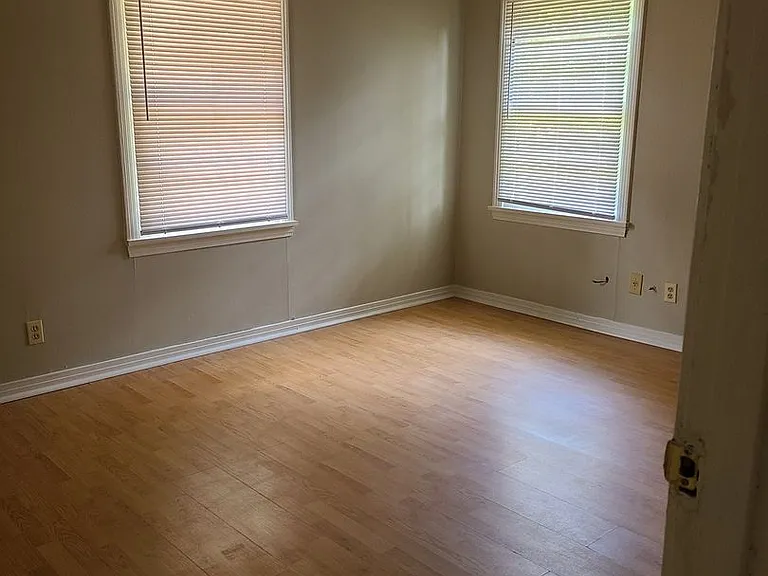 416 Esther Blvd — Photo 3