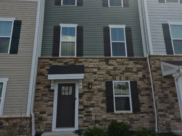 18 Wentworth Ln, Cincinnati, OH 45236