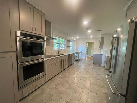 4th image of 441 Monrovia St