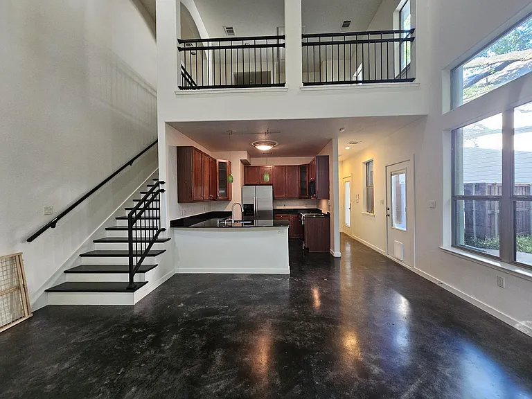 2528 Wedglea Dr — Photo 3