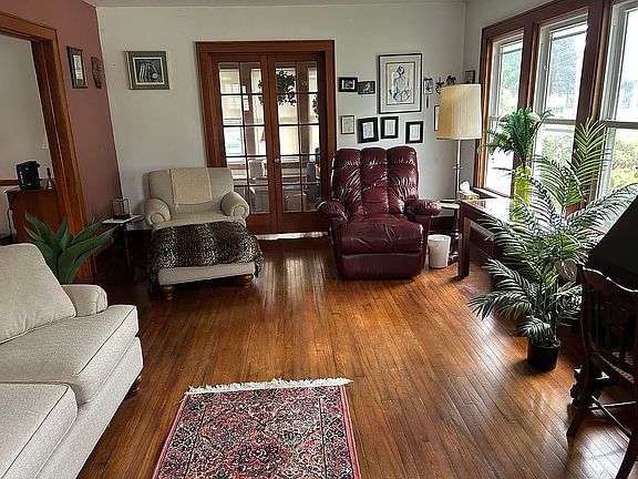 3rd image of 18 Pershing Ave