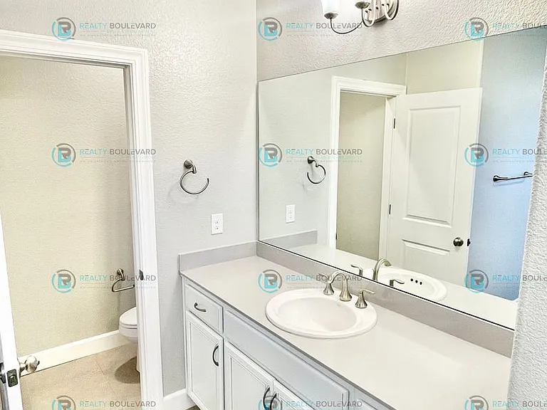 1815 Dark Horse Rd #B — Photo 20