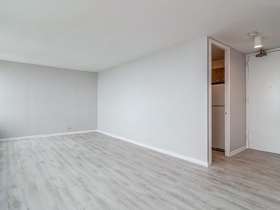 2nd image of 2626 N Lakeview Ave APT 3706