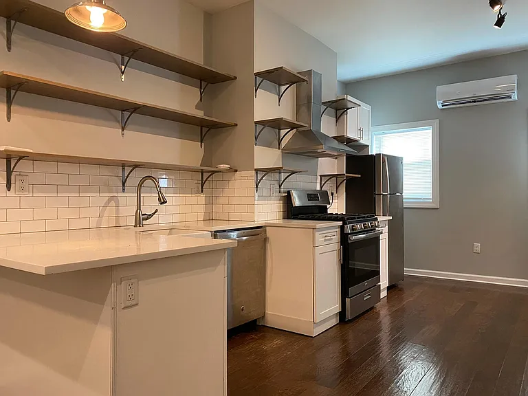 200 Bowers St #1 — Photo 6