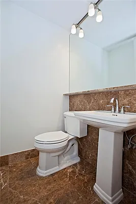 Rented by R New York | media 10