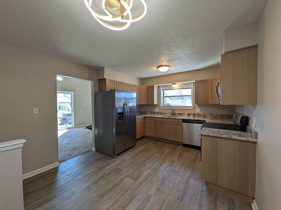1st image of 214 E Hughes Cir