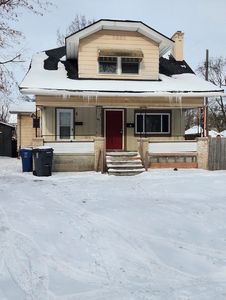 1445 Kearsley Park Blvd, Flint, MI, 48506