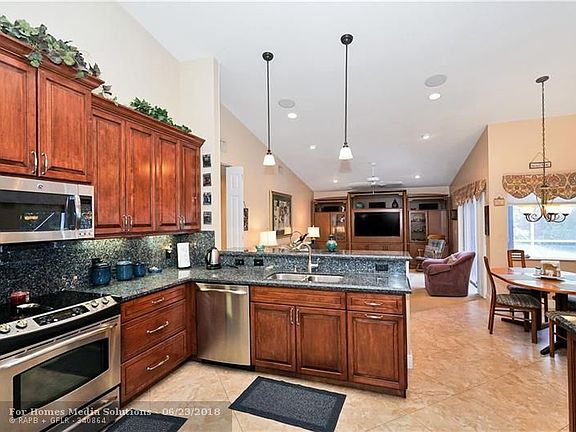 5th image of 4837 Chardonnay Dr