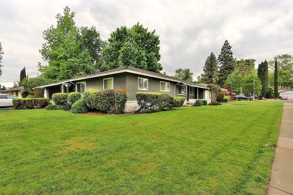 817 Piedmont Dr photo 1