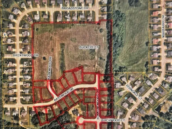 303 Bunkum Woods Dr, Fairview Heights, IL 62208