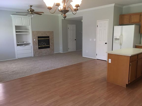 Eat-In Kitchen