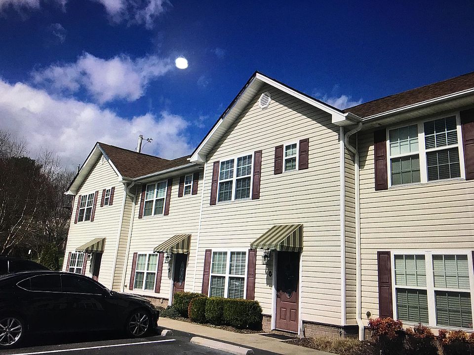 1st image of 614 N Center St