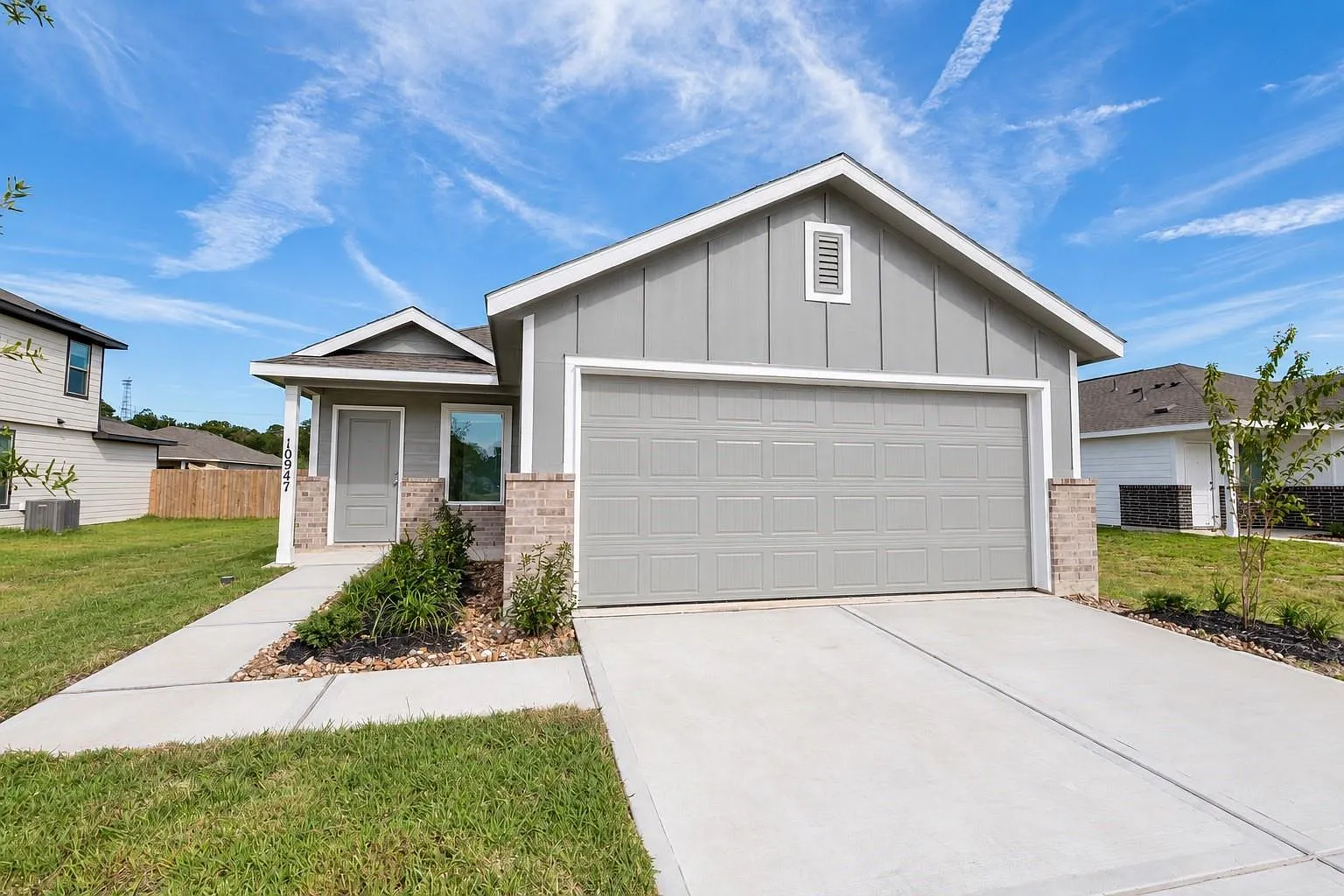 4 bed, 2.0 bath, 1607 sqft, $1,875 — Photo 1