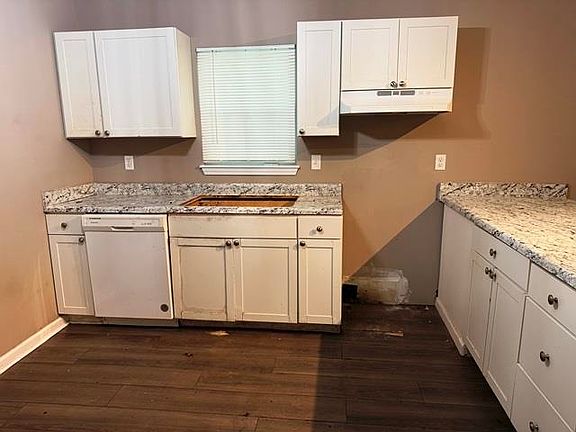 5th image of 1037 Kyle St