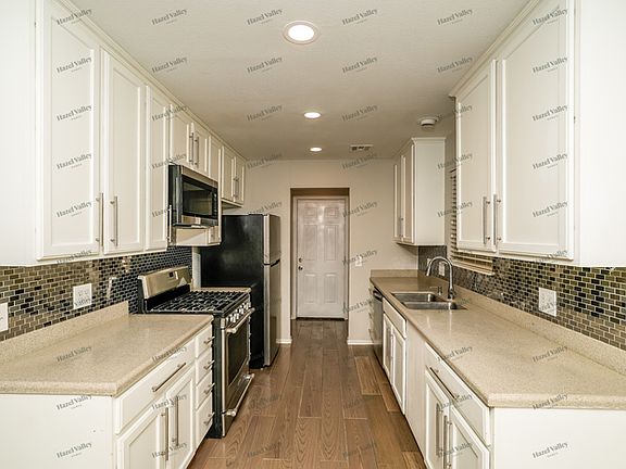 5th image of 2508 E Queens St