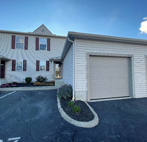 1697 Ridgebury Dr — Photo 1