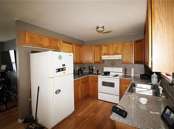 5th image of 1800 Bartholomew St