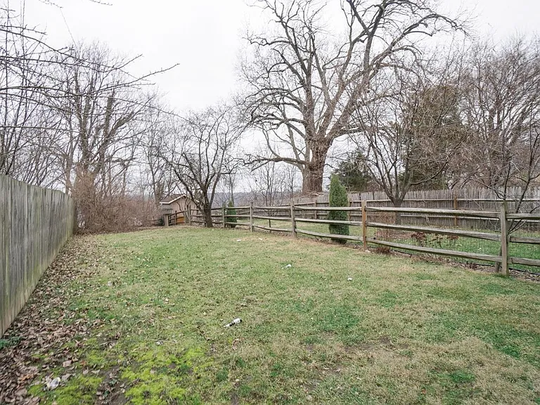 2417 Fairview Ave — Photo 34