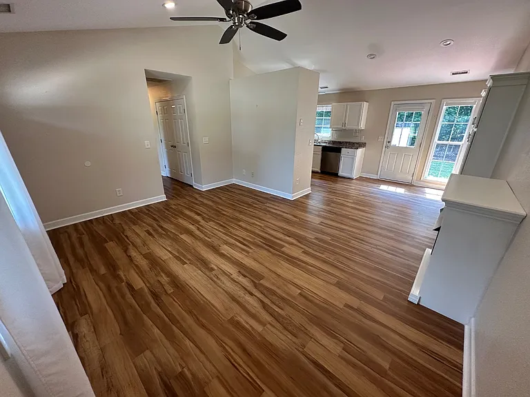 1290 Pyrtle Dr — Photo 2