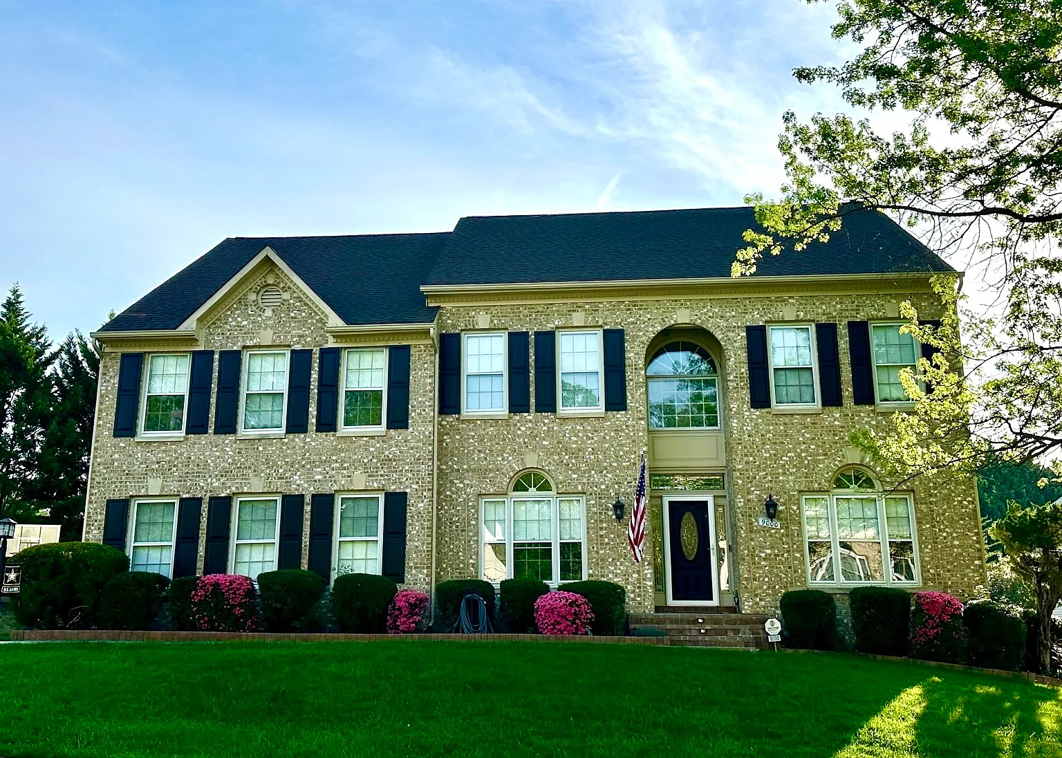 5 bed, 3.5 bath, 5326 sqft, $5,600 — Photo 1