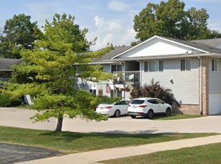 8801 S Wood Creek Dr, Oak Creek, WI 53154