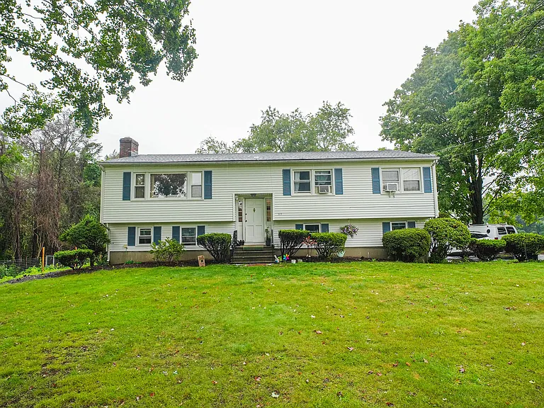 523 Treat Ln #1 — Photo 3