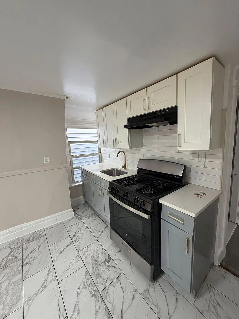 391 Myrtle Ave — Photo 2