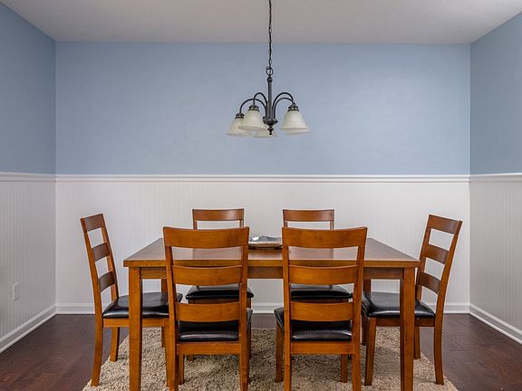 5th image of 297 Emerald Dr