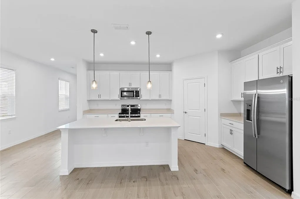 4 bed, 3.0 bath, 2198 sqft, $2,700 — Photo 3