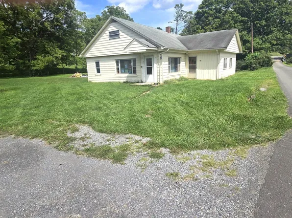 33 5th St, Bland, VA 24315
