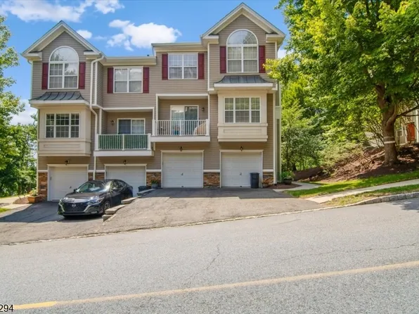 34 Ridge Dr, Pompton Lakes Boro, NJ 07442