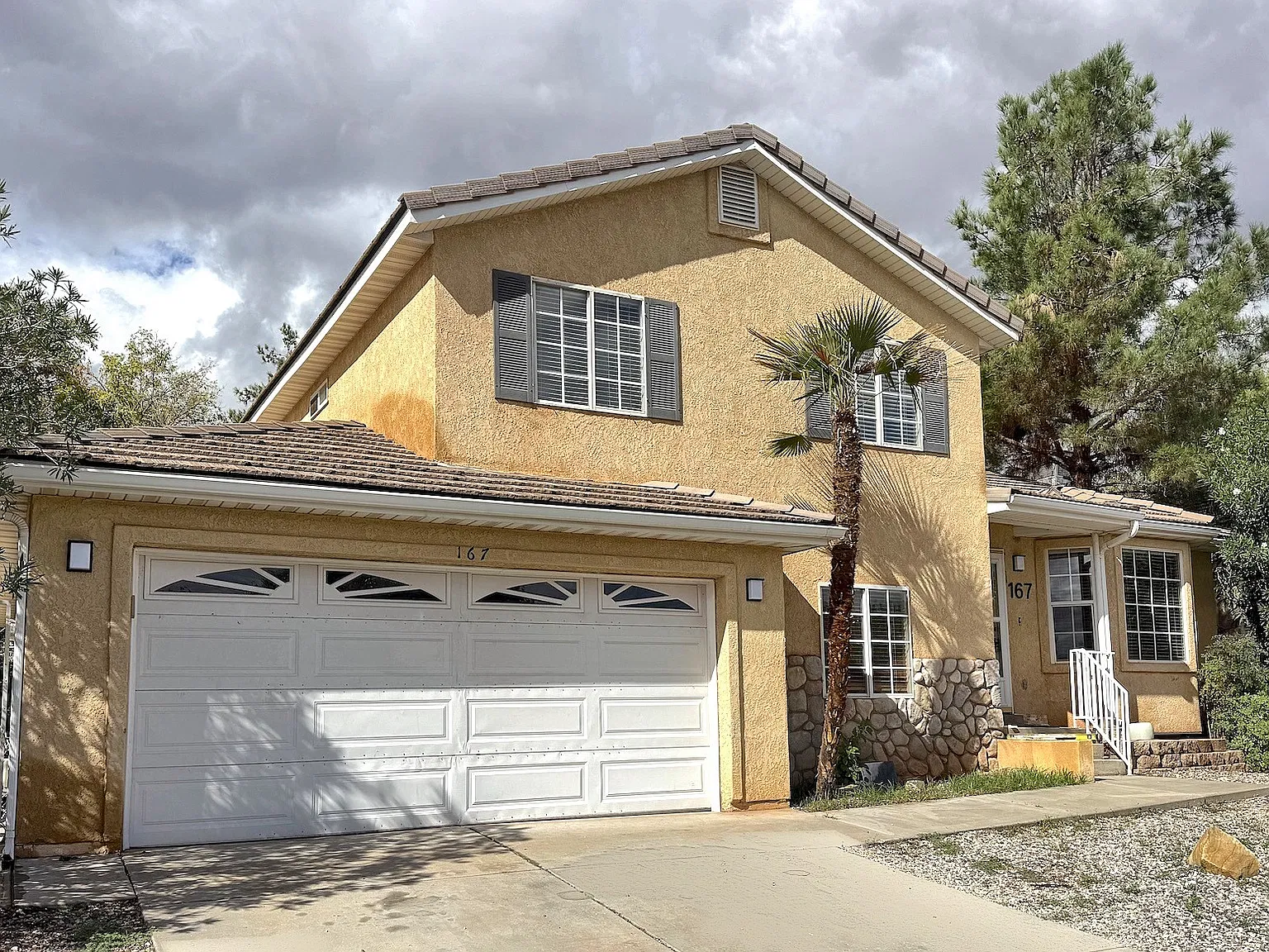 5 bed, 2215 sqft, $2,425 — Photo 1