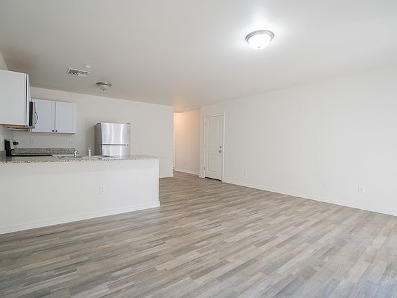 5th image of 225 W Dewey Ave