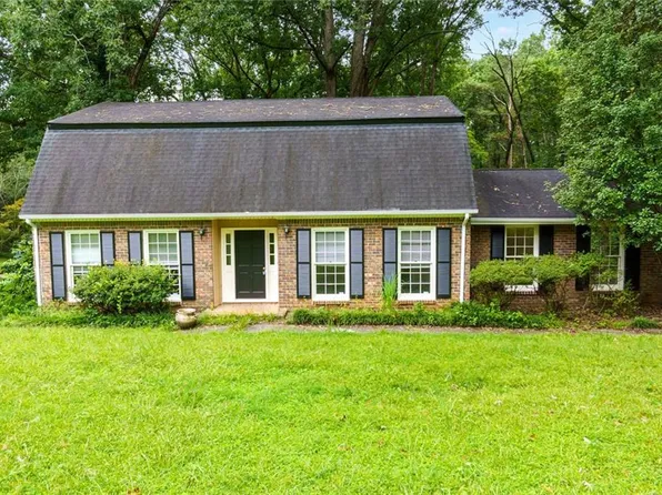2067 Crescent Dr, Snellville, GA 30078