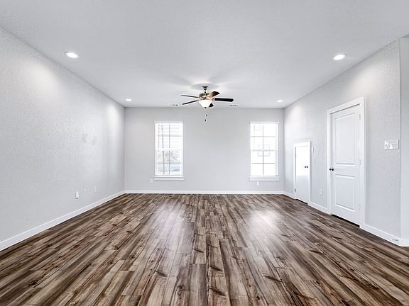 4th image of 614 Errol St #101