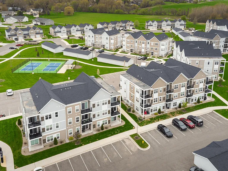 Elmwood Lake Apartments — Photo 45