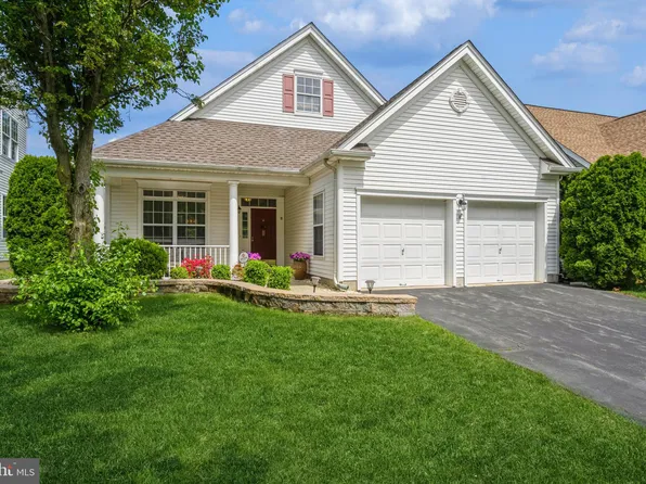 8 Mistflower Ln, Princeton Junction, NJ 08550
