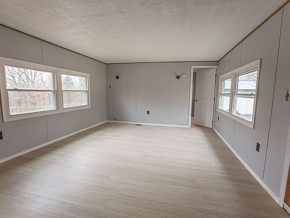 4th image of 303 Woodland Dr