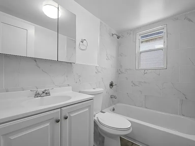 220th Pl — Photo 10