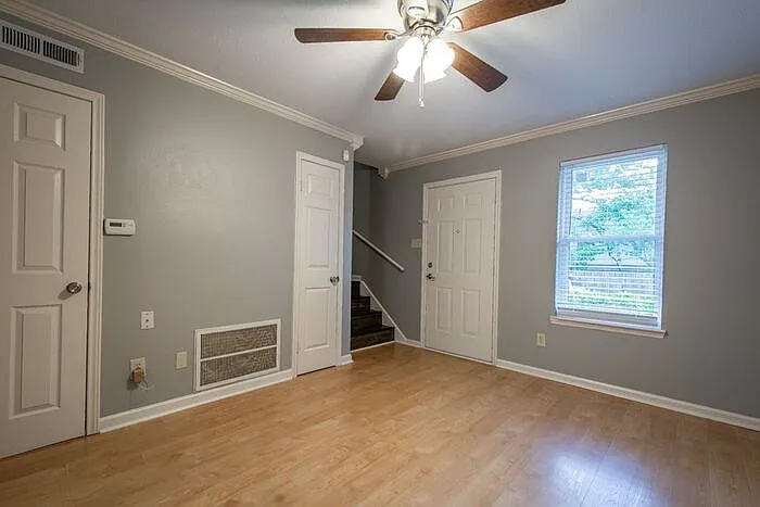 8120 W Markham St #5 — Photo 9