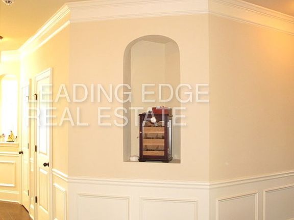5th image of 4027 Lakewood Dr