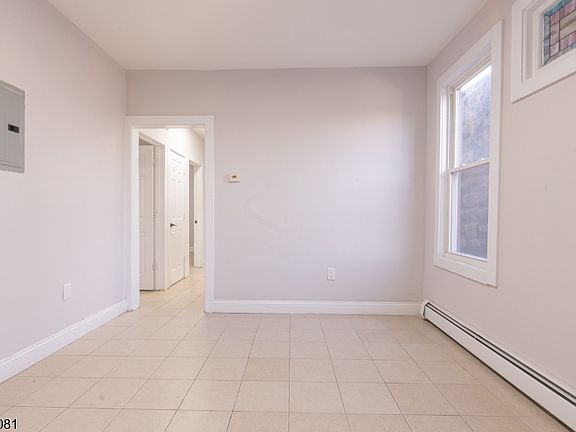 4th image of 658 Magnolia Ave