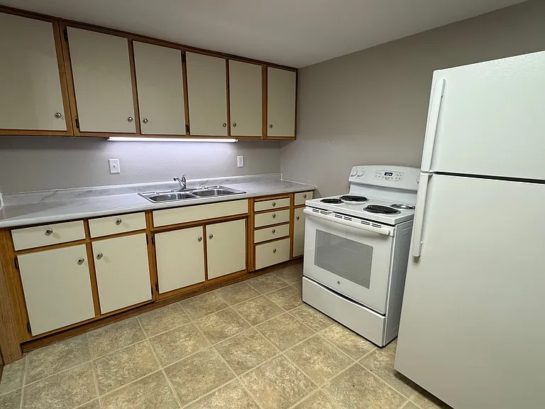 906 14th St N #4 — Photo 3