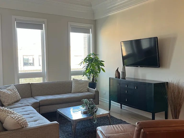 3323 N Paulina St #4B — Photo 2