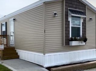 35 Elm Ln, Hodgkins, IL 60525