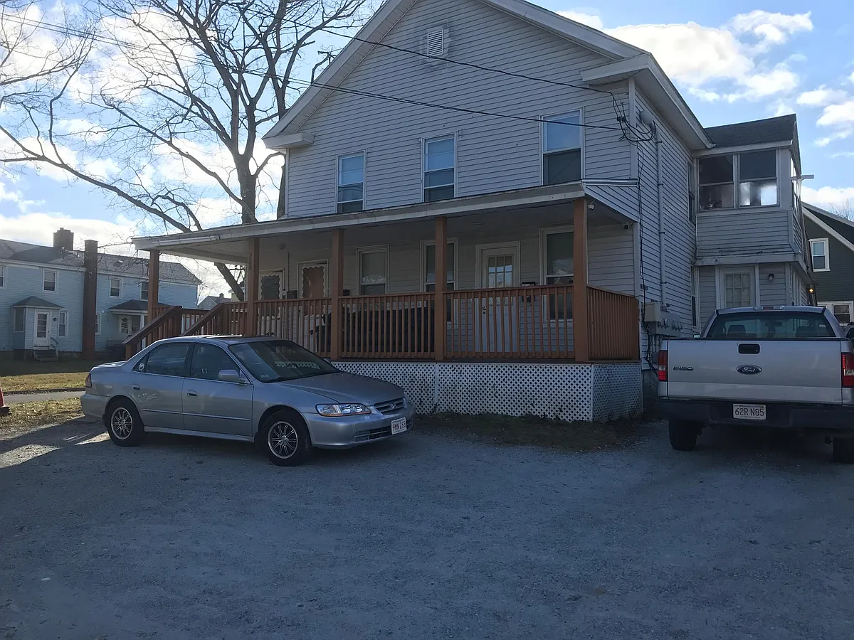 Building Photo - 288 Elm St #4