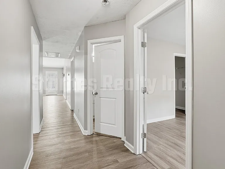 469 Strutter Trl — Photo 3